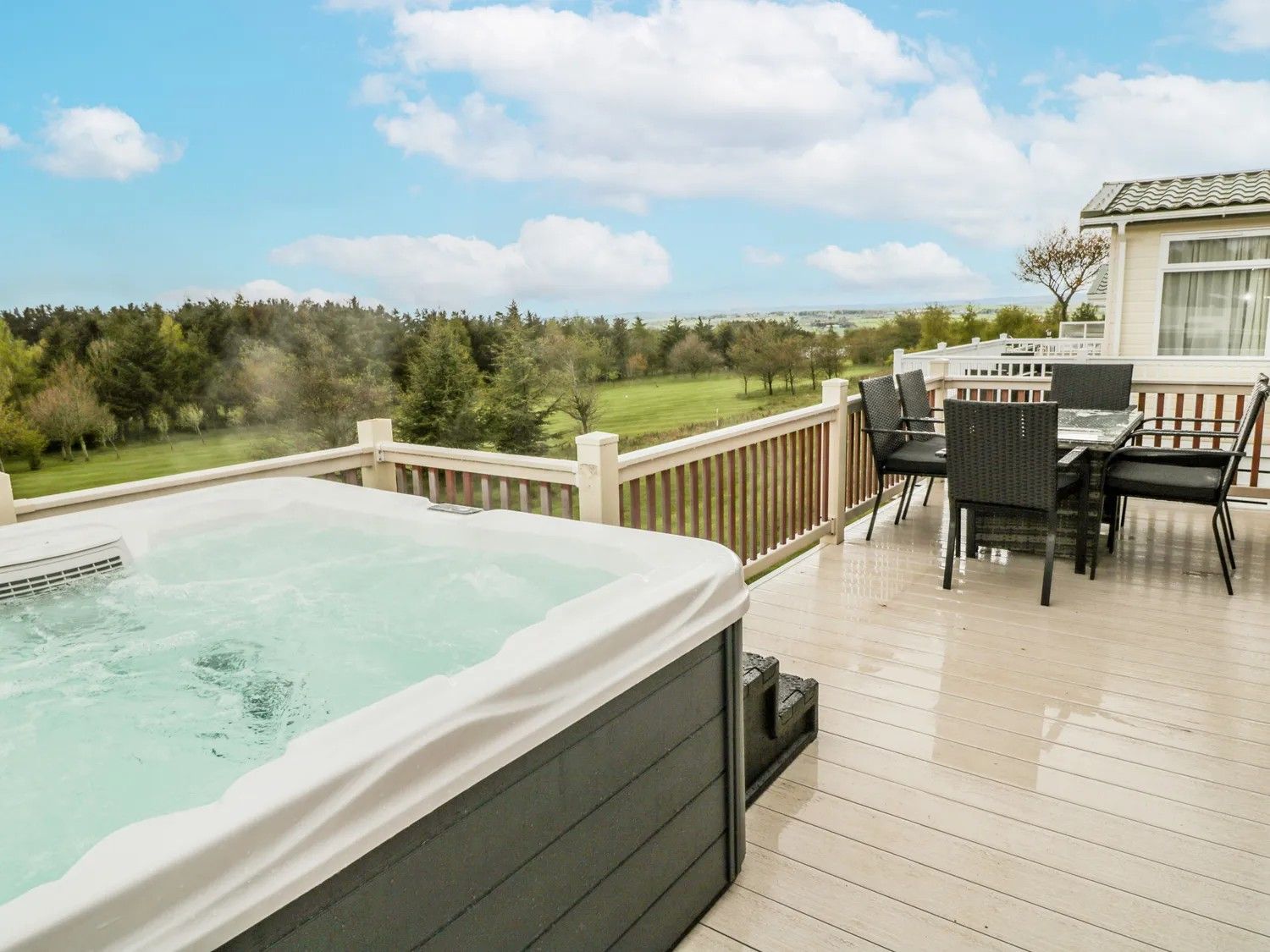 Woodland View Lodge decking